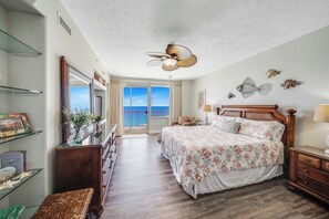 3 quartos, ferros/tábuas de passar roupa, acesso à internet