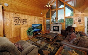 TV, fireplace, DVD player - Pet Friendly, Hot Tub & Pool Table! - Boo Boo's Den (Sevierville)