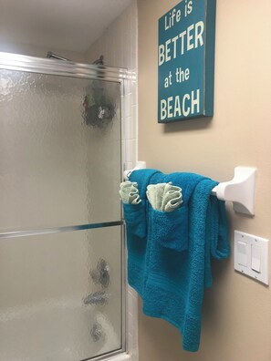 Combined shower/tub, towels, soap