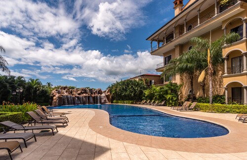 FABULOUS STEPS FROM THE BEACH!!! - 3 Bedroom Condo 
