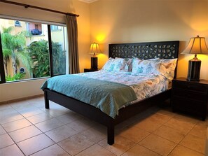 3 slaapkamers, een kluis op de kamer, een strijkplank/strijkijzer, wifi