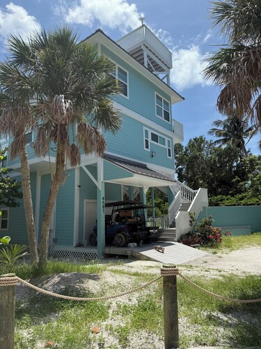 Spacious island getaway with a big pool just steps from the beach!
