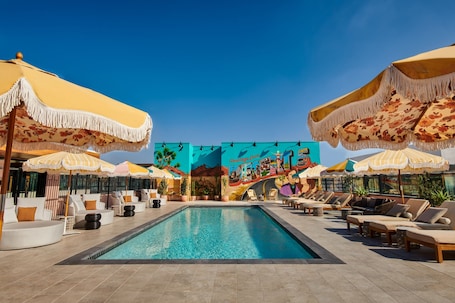 Outdoor pool, pool umbrellas, sun loungers