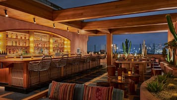 2 bars/lounges, rooftop bar