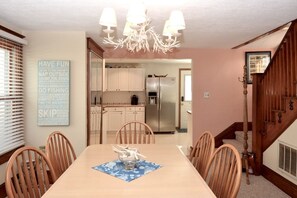 Dining - Easy Walk to Beach and Downtown! Sleeps 8 Parking (Rehoboth Beach)