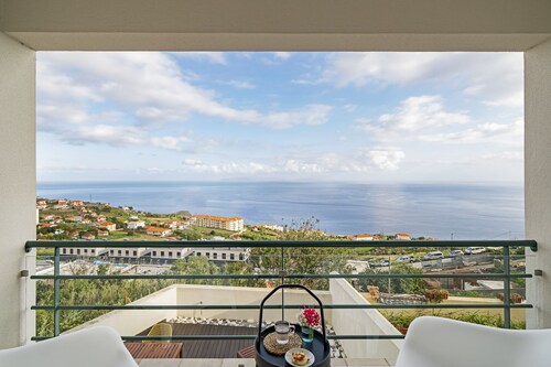 Barbecue and sunbathing and sea view, Casa Skyline