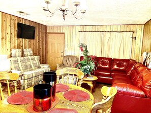 Interior - [Traveler 🧰Convenient /Awesome Loc/Gated & Private/Clean @S-ATL✈️ (Morrow)