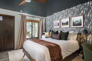 3 habitaciones, escritorio y tabla de planchar con plancha 