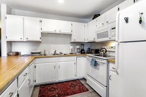 Enjoy cooking in this well-equipped kitchen with a microwave, kettle, and coffee maker.