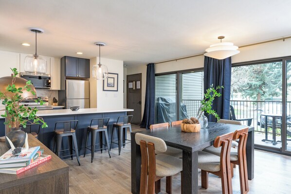 Dining -  3BD/3BA w/ Hot Tub + Sauna + Free Vail Beaver Creek Shuttle (avon)