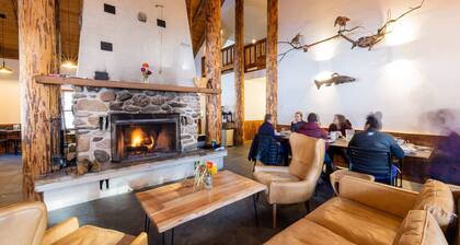 Aspen - queen bedroom w/deck at The Inn At Mazama