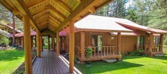 Cedar Plus - large room at The Inn At Mazama