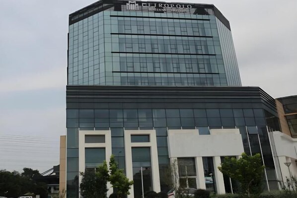 Exterior - Jinjiang Metropolo Hotel (Shanghai Jing'an Pengpu Xincun Subway Station) (Shanghai)