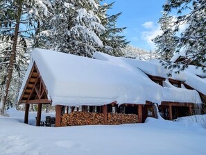Exterior - Fir - king bedroom with couch at The Inn At Mazama (Mazama)