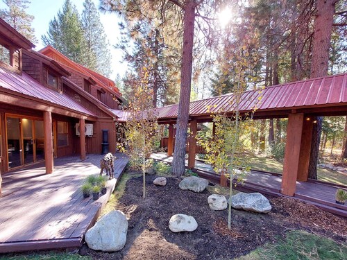 Fir - double queen bedroom at The Inn At Mazama