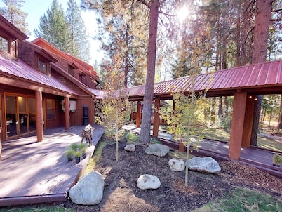Fir - double queen bedroom at The Inn At Mazama