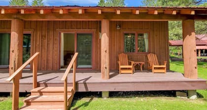 Pine Room 16 - garden room at The Inn At Mazama