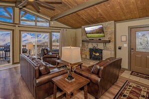 Smart TV, chimenea, videojuegos y futbolito 