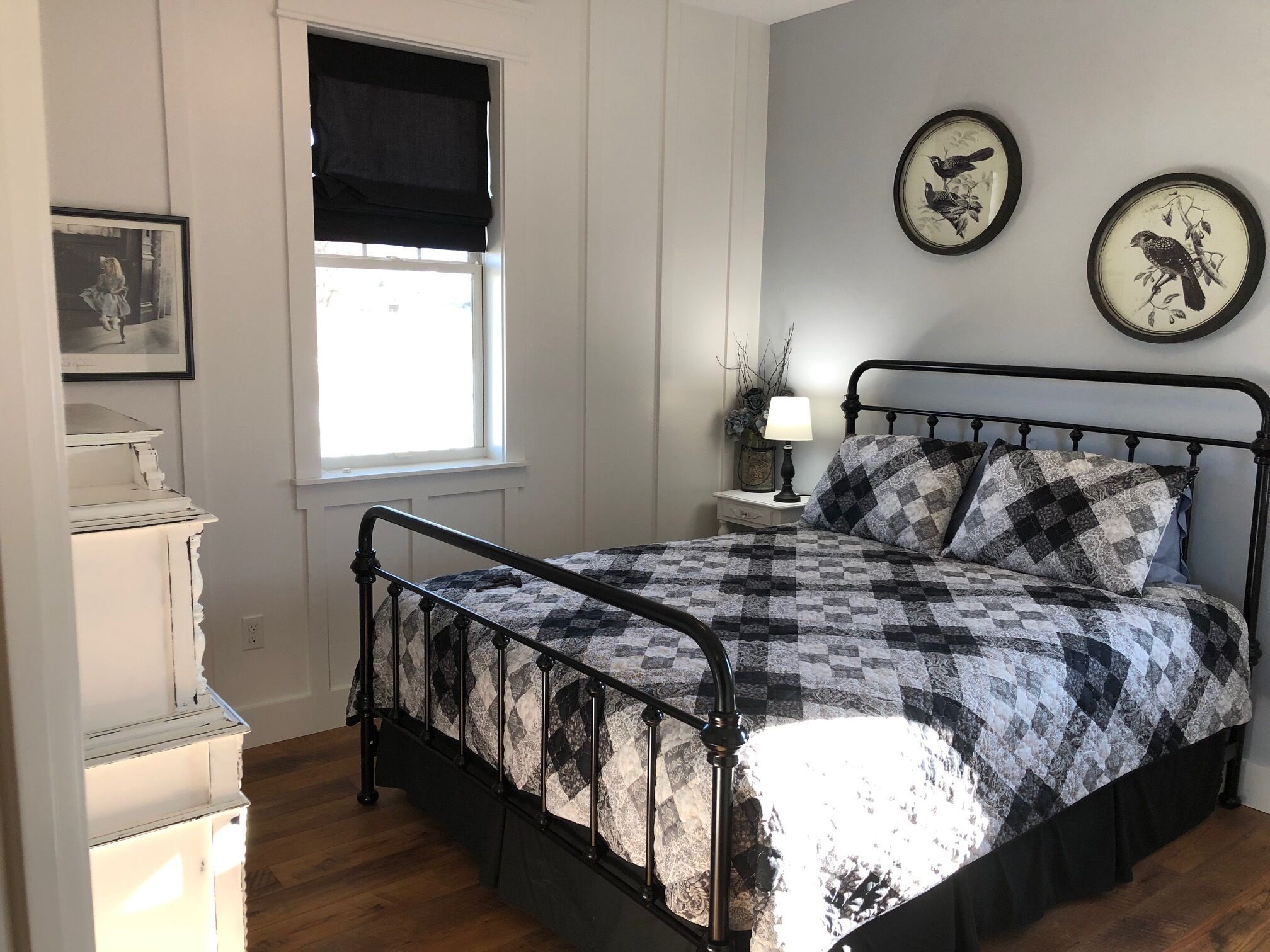 2 makuuhuonetta, työpöytä, silitysrauta/-lauta, ilmainen Wi-Fi