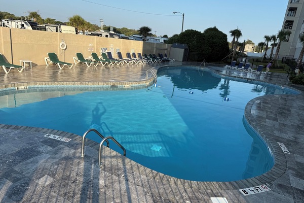 Piscina coberta i piscina a l'aire lliure