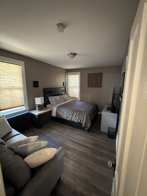 1 chambre, bureau, fer et planche à repasser, Wi-Fi gratuit