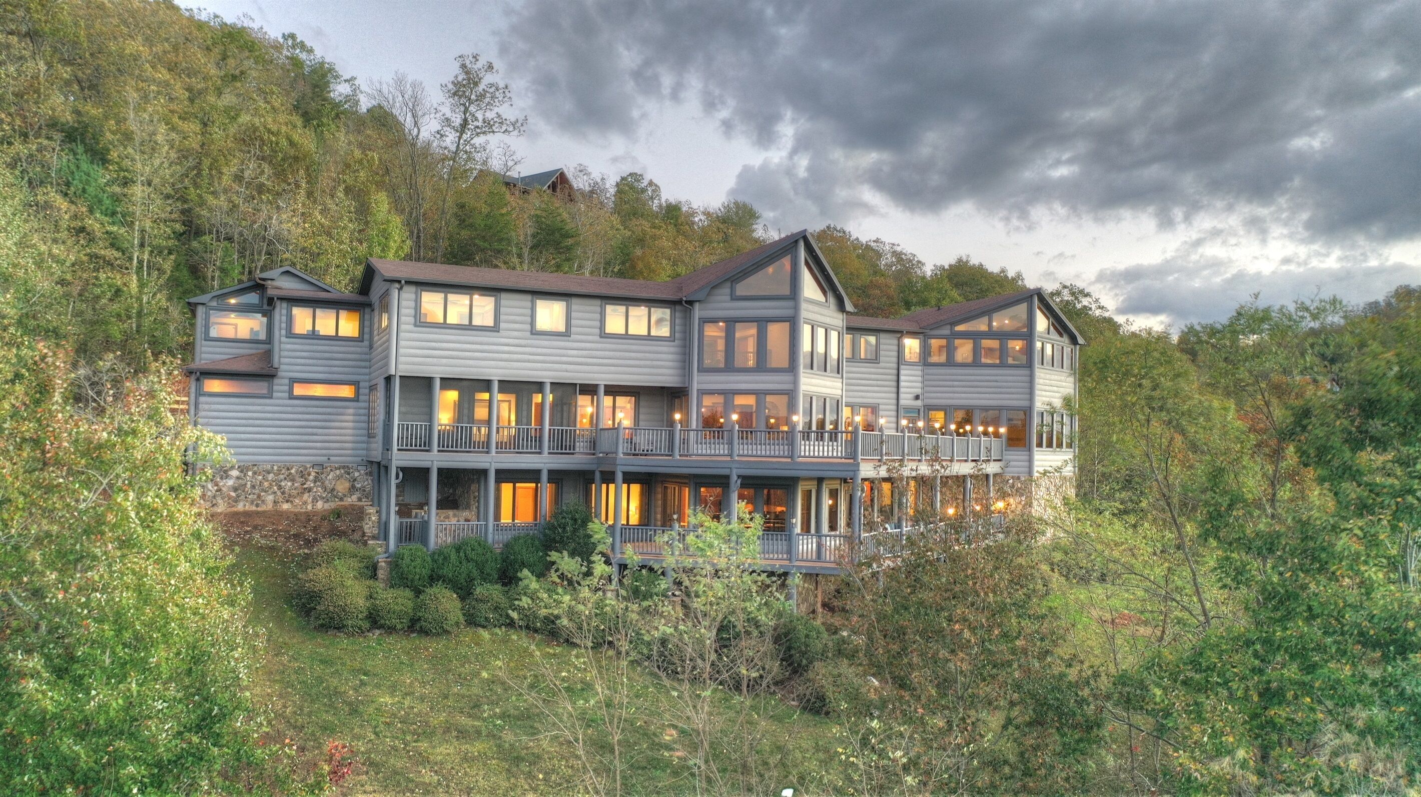 Blue Ridge Luxury Lodge | 9BR | Stunning Views | Ideal for Retreats & Getaways