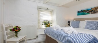 Breaking Waves, Downalong, St Ives - Sleeps 6– Dog Friendly