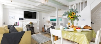 Breaking Waves, Downalong, St Ives - Sleeps 6– Dog Friendly