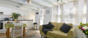 Breaking Waves, Downalong, St Ives - Sleeps 6– Dog Friendly