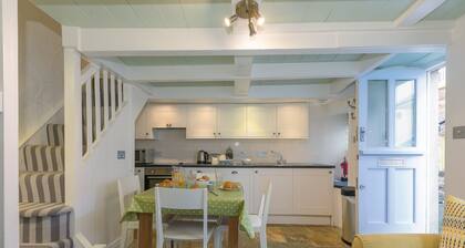 Breaking Waves, Downalong, St Ives - Sleeps Six – Dog Friendly