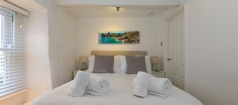 Breaking Waves, Downalong, St Ives - Sleeps Six – Dog Friendly