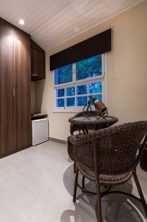 1 bedroom, desk, laptop workspace, free WiFi