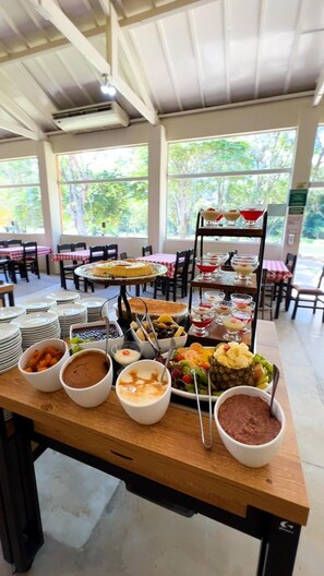 Tägliches inbegriffenes Frühstücksbuffet