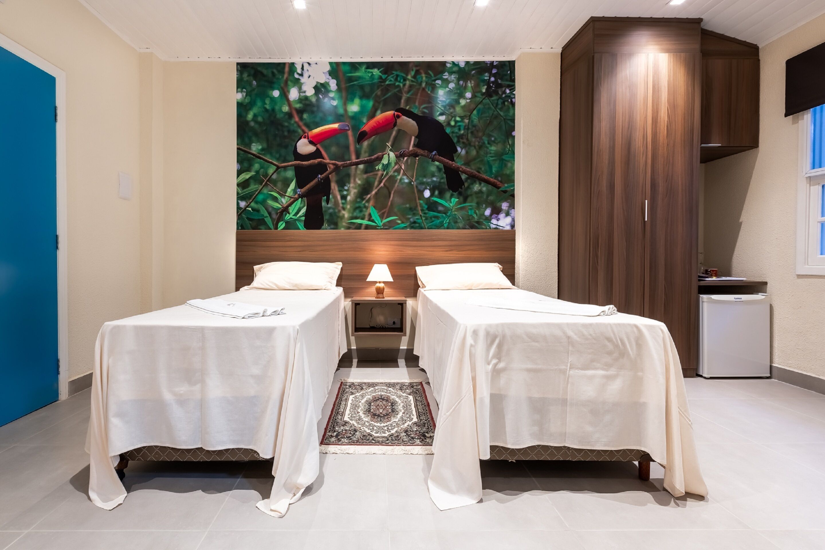 Bàn, khu vực làm việc phù hợp cho laptop 