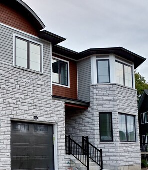Exterior detail - Luxury Custom Built Townhome Muskoka (Bracebridge)