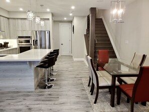 Dining - Luxury Custom Built Townhome Muskoka (Bracebridge)