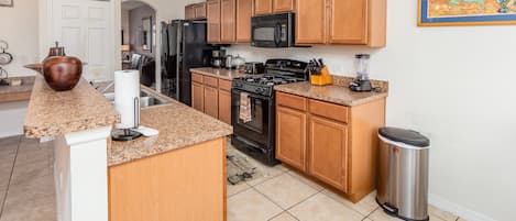 House (5 Bedrooms) | Private kitchen | Dishwasher