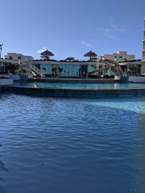 Piscine couverte, piscine extérieure