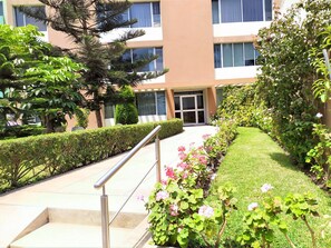 Front of property - Eral Apartments Country Club (Lima)