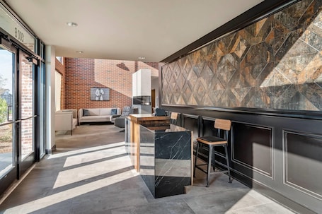 Lobby. Lyric Hotel West End, Trademark Collection by Wyndham