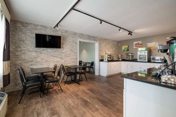 Free daily continental breakfast