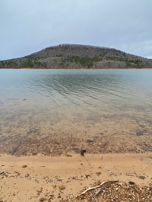 Beach - 7 Bed 2 Bath walk to the lake (Higden)