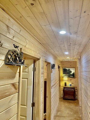 Unclassified image, 4 of 38, button - 7 Bed 2 Bath walk to the lake (Higden)