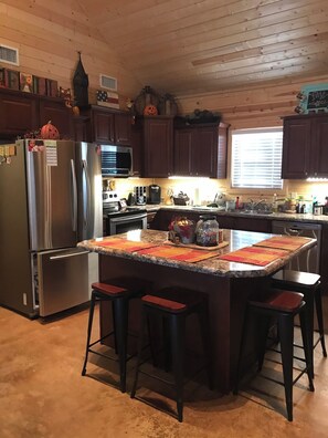 Fridge, microwave, oven, stovetop - 7 Bed 2 Bath walk to the lake (Higden)