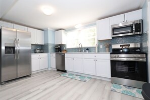 Coffee/tea maker - Heated Pool, 4 Houses to Beach (Siesta Key)