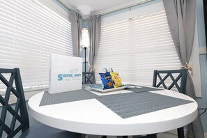 Dining - Heated Pool, 4 Houses to Beach (Siesta Key)