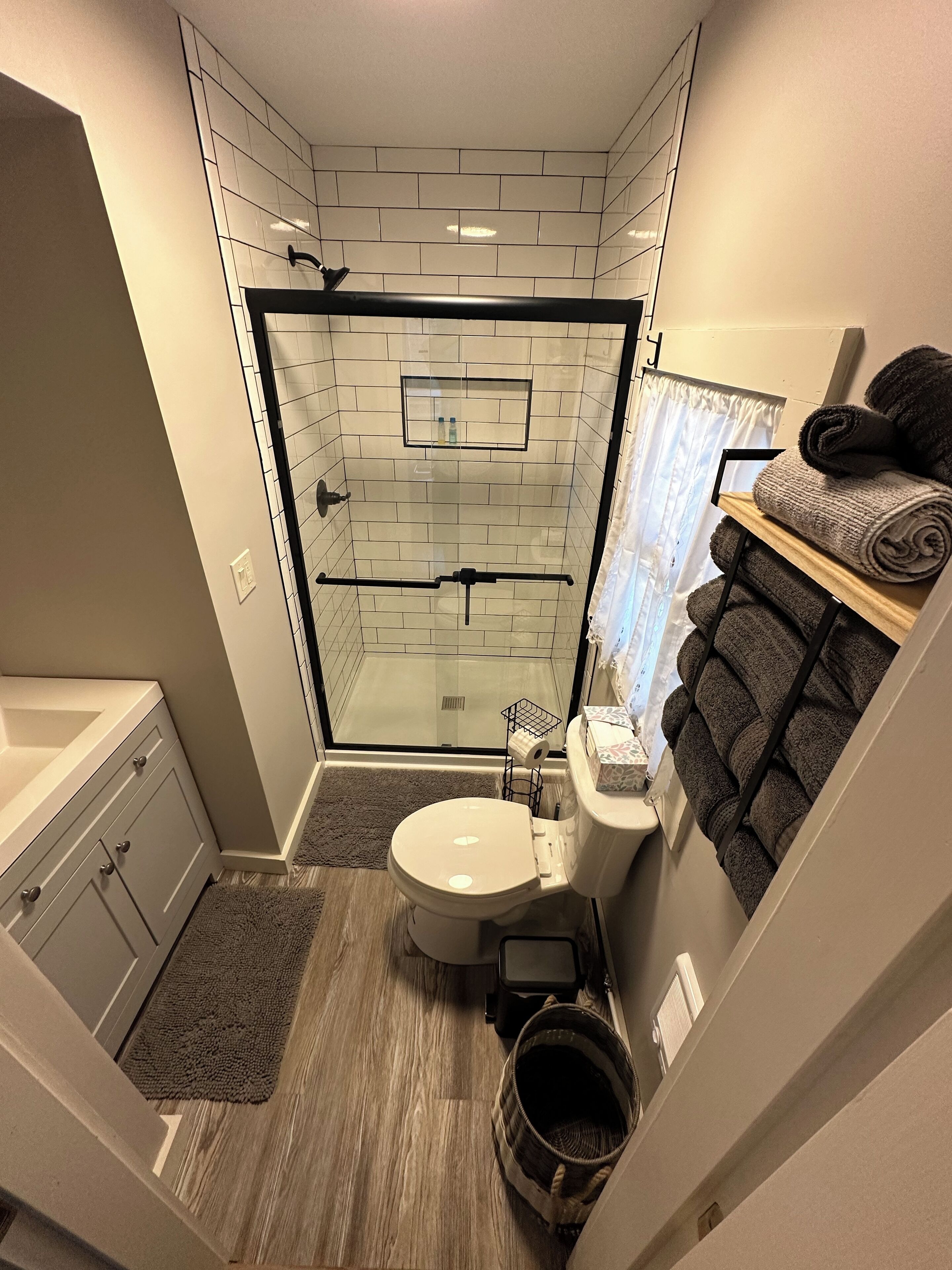 Een douche, handdoeken