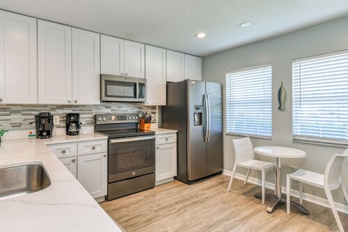 Ocean Pearl - Pool & Heated Spa, Lovely Home, Firepit, Near the Beach