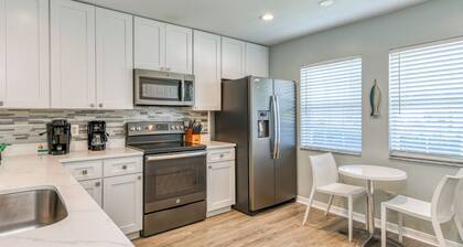 Ocean Pearl - Pool & Heated Spa, Lovely Home, Firepit, Near the Beach