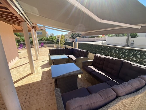 Modern villa 3 bdrms 3 bathrms near sea quiet area close to entertainment